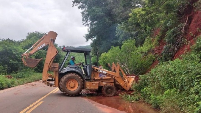 Chuvas bloqueiam ao menos 121 pontos de rodovias mineiras
