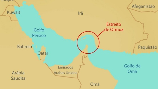 Menos embarcações passam pelo Estreito de Ormuz após EUA retomarem bloqueio