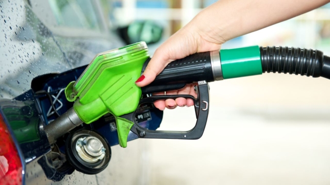 Gasolina tem leve queda, enquanto etanol fica mais caro em fevereiro, aponta Edenred Ticket Log