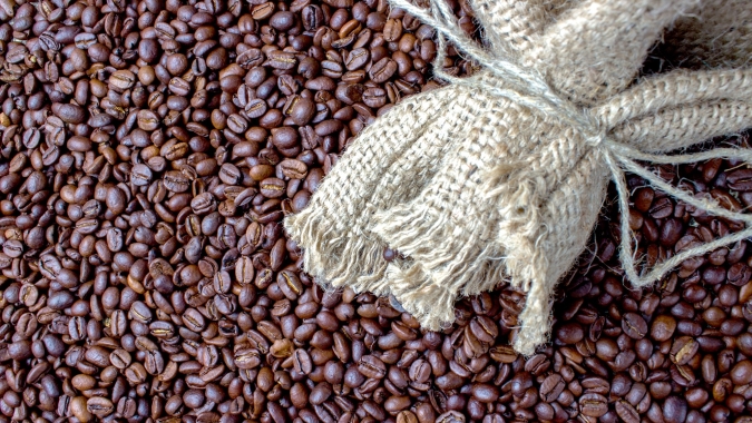 Café inicia novembro em alta com arábica a 396,90 cents/lbp e robusta a US$ 4.550/t