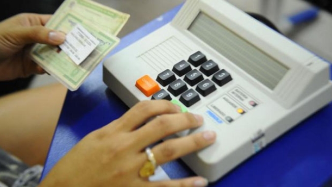 Após nove horas, horário de votação termina em todo o país