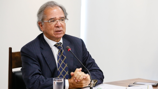 Renovação do auxílio emergencial por 3 meses pode ser anunciada nesta semana, diz Guedes