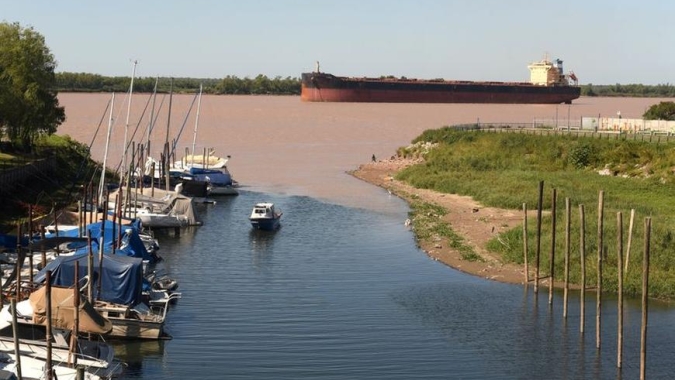 Baixo nível do rio Paraná impacta exportações agrícolas da Argentina