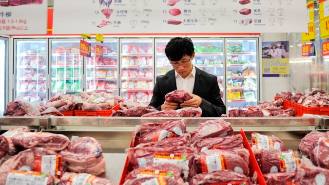 Com queda na produção local, China deve elevar importação  de carne suína em 2020, diz Rabobank