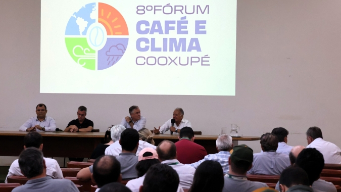 Clima deixa de ser exceção e passa a redesenhar a cafeicultura: Fórum da Cooxupé aponta os desafios para preservar a safra 2027