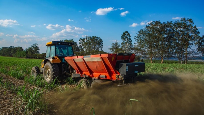 Uso de remineralizadores ganha força entre agricultores para regenerar solos e reduzir custos