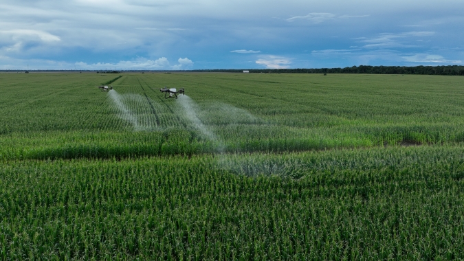 Drones agrícolas devem superar 11 mil novas unidades ativadas e movimentar mais de R$ 2 bilhões em 2026