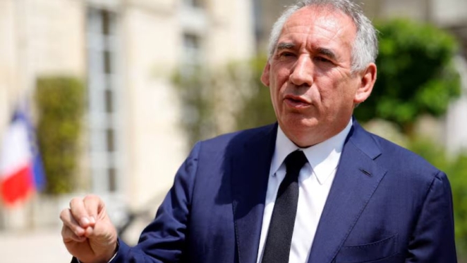 Macron escolhe veterano de centro Bayrou como novo primeiro-ministro da França