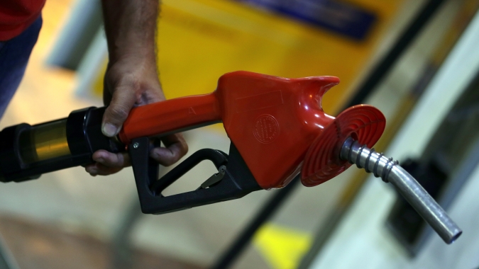 Diesel, gasolina e etanol recuam nos postos do Brasil na primeira metade de junho, diz Ticket Log