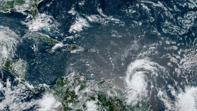 Furacão Beryl segue para Ilhas Cayman e México após atingir a Jamaica