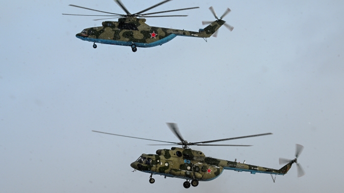 Ucrânia diz que helicópteros e aviões russos soltaram paraquedistas em aeroporto perto de Kiev