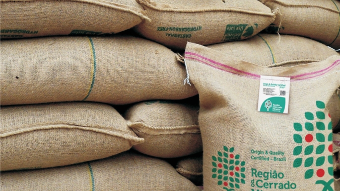 Valor do café desperta atenção para roubo de carga; estratégia de transporte reduz riscos