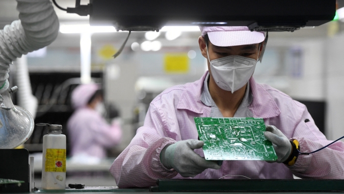 Setor industrial da China registra contração em abril e freia recuperação econômica
