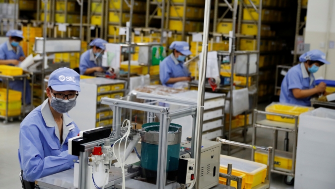 Japão alerta para situação da Covid na China e corta estimativa para produção industrial
