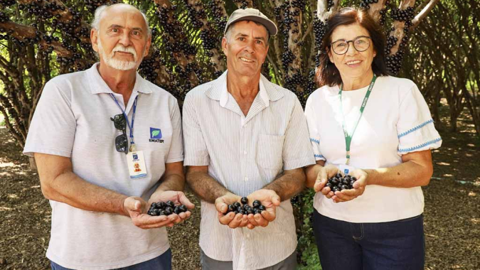 Produtor de jabuticaba, assistido pela Emater Goiás, investe em tecnologia para aumentar a produtividade
