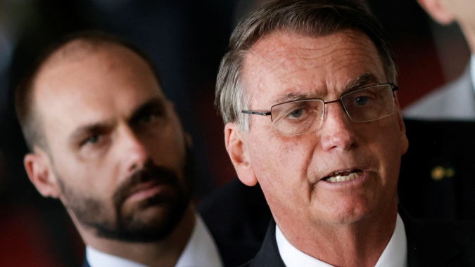 Reuters: Bolsonaro pede que apoiadores liberem estradas e diz que outros protestos são do "jogo democrático"
