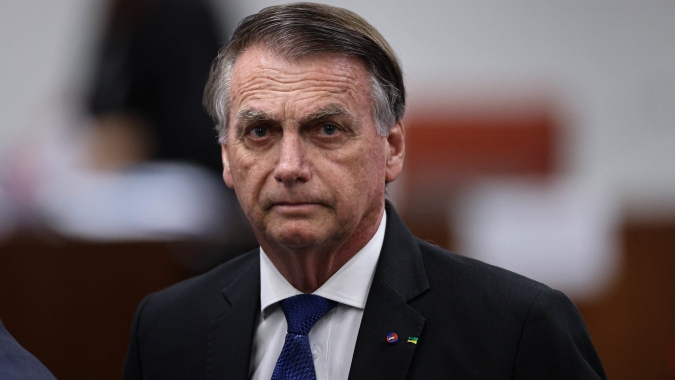 Bolsonaro mantém melhora clínica e segue em UTI, diz boletim médico