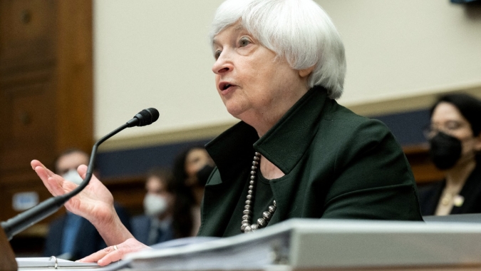 Yellen diz que inflação alta nos EUA não será problema de uma década