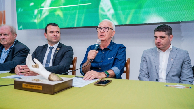 Jânio Stefanello recebe o Troféu "Semente de Ouro" na Expodireto Cotrijal 2025