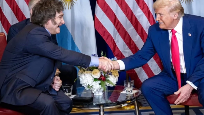 Trump diz que está apoiando Milei para reeleição na Argentina