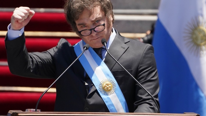 Trabalhadores argentinos iniciam greve geral de 24 horas contra medidas de austeridade de Milei