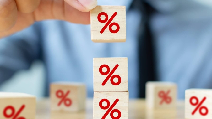 Taxas futuras de juros avançam com reprecificação da política monetária e receios com cenário fiscal