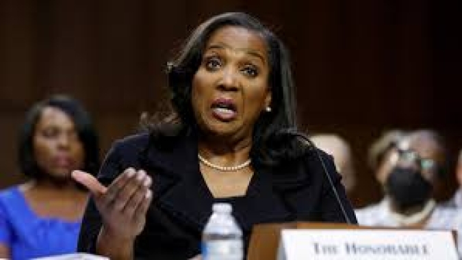 Suprema Corte dos EUA parece relutante em permitir que Trump demita Lisa Cook do Fed