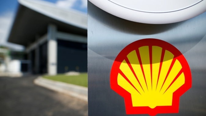 Shell volta ao petróleo para conquistar investidores, dizem fontes