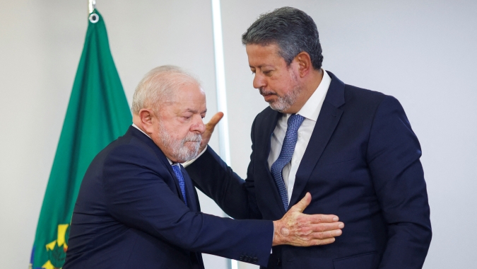 Lula e Lira discutem relação mirando reformas e primeiros testes na Câmara
