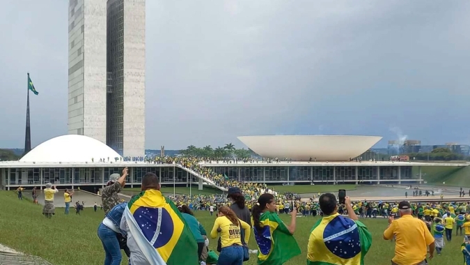 Segurança do STF e PM conseguem retomar prédio da corte, diz assessoria do Supremo