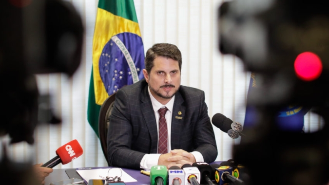 PF cumpre mandados de busca e apreensão contra senador Marcos do Val