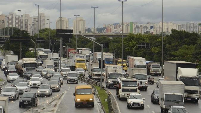Marginal Tietê é liberada após bloqueio por manifestantes