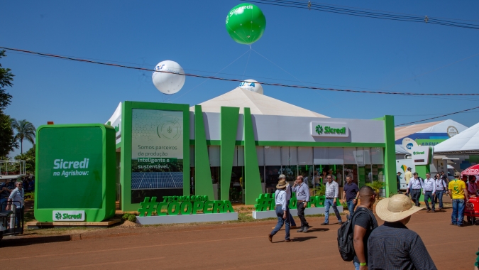 Principal repassador das linhas do BNDES, Sicredi fortalece parceria com produtor na Agrishow 2024