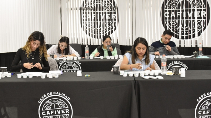 Avaliação sensorial de café solúvel: Abics capacita 11 IC Graders no México