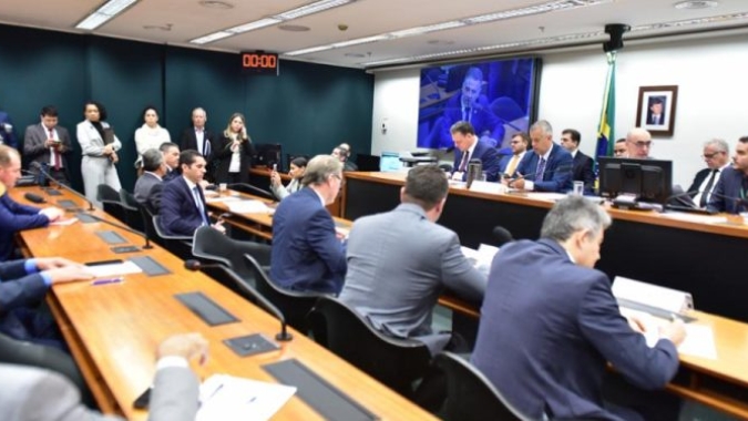Ministro da Agricultura afirma que governo não desistiu da compra de arroz e que edital será reestruturado