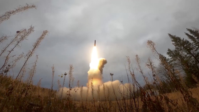 Rússia dispara onda de mísseis contra Ucrânia após Kiev assegurar tanques