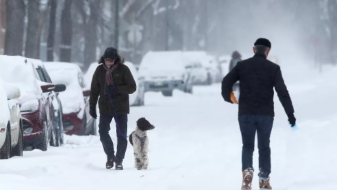 Cidade de Buffalo escapa de nevasca mortal e aquecimento pode trazer chuva e lama