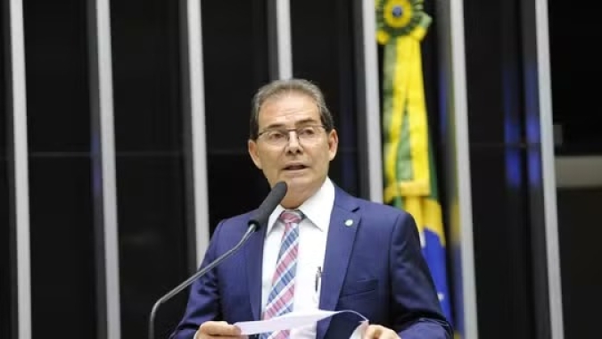 Oposição reage à manobra do relator da anistia e acusa STF de interferência no Congresso