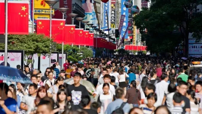 Economia da China desacelera com guerra comercial e demanda fraca destaca riscos estruturais
