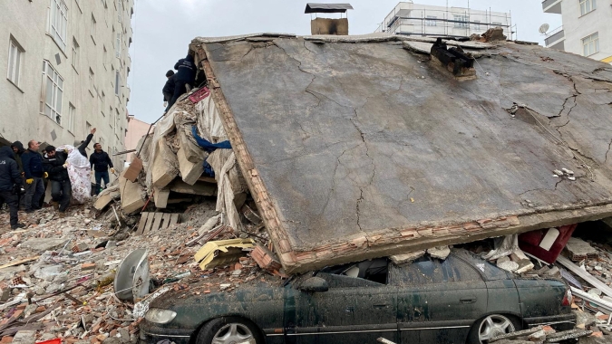 Novo terremoto na Turquia mata uma pessoa e destrói mais prédios