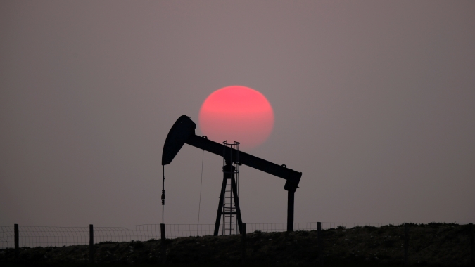Petróleo cai mais de 1% enquanto conflito Irã-Israel entra em seu sexto dia