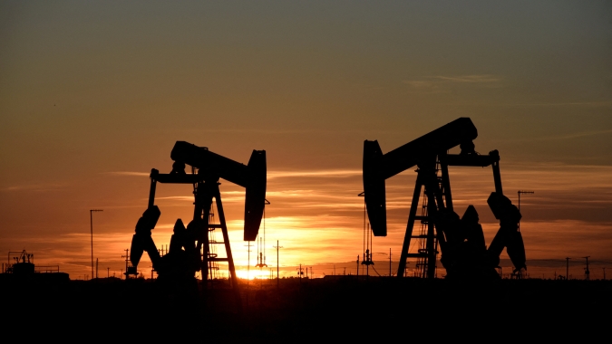 Petróleo: Preços caem 3% enquanto riscos de alta inflação trazem preocupações com a demanda