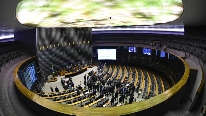 Relator da LDO propõe excluir R$10 bilhões da meta fiscal de estatais em 2026