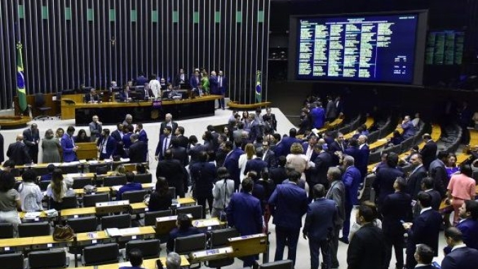 Câmara conclui votação de projeto fiscal que trava gastos do governo em caso de déficit