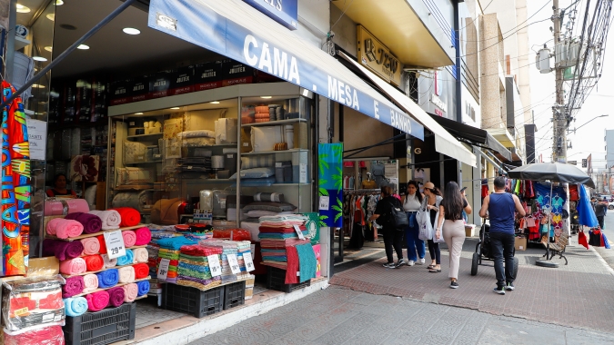 IBGE: setor de serviços recua 1,2% em março