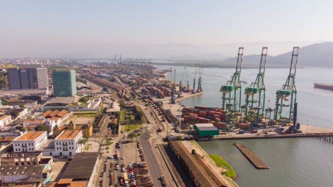 Porto de Santos pode ir a leilão em novembro, diz ministro