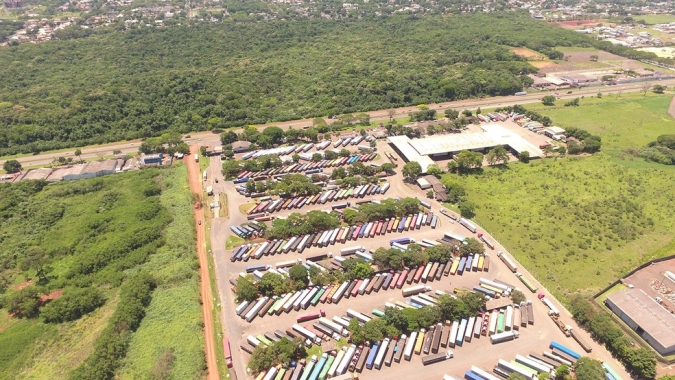 Protesto de auditores fiscais gera fila de caminhões em Porto Seco de Foz do Iguaçu