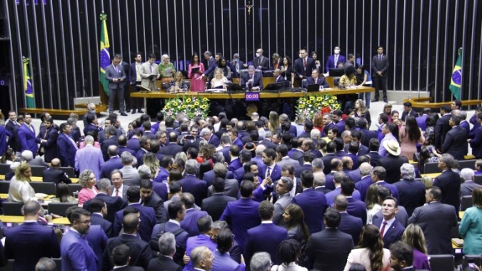 Deputados eleitos tomam posse e dão início à 57ª legislatura da Câmara
