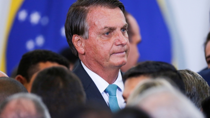 Bolsonaro diz que Petrobras poderia reduzir lucro para evitar disparada de combustíveis