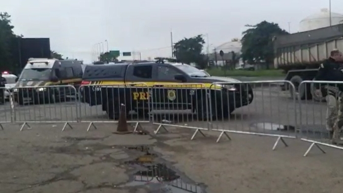 Greve dos caminhoneiros: PRF faz operação para garantir embarques em Santos; café, carne e algodão são os mais impactados